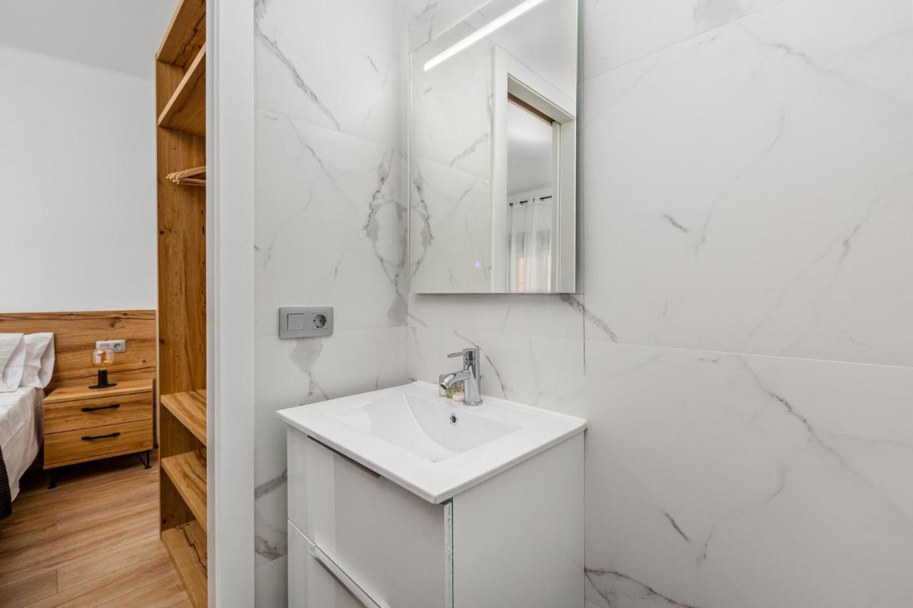 Simply Stunning - Hidden Gem, Heart Of Poble Sec Apartment Барселона Екстериор снимка