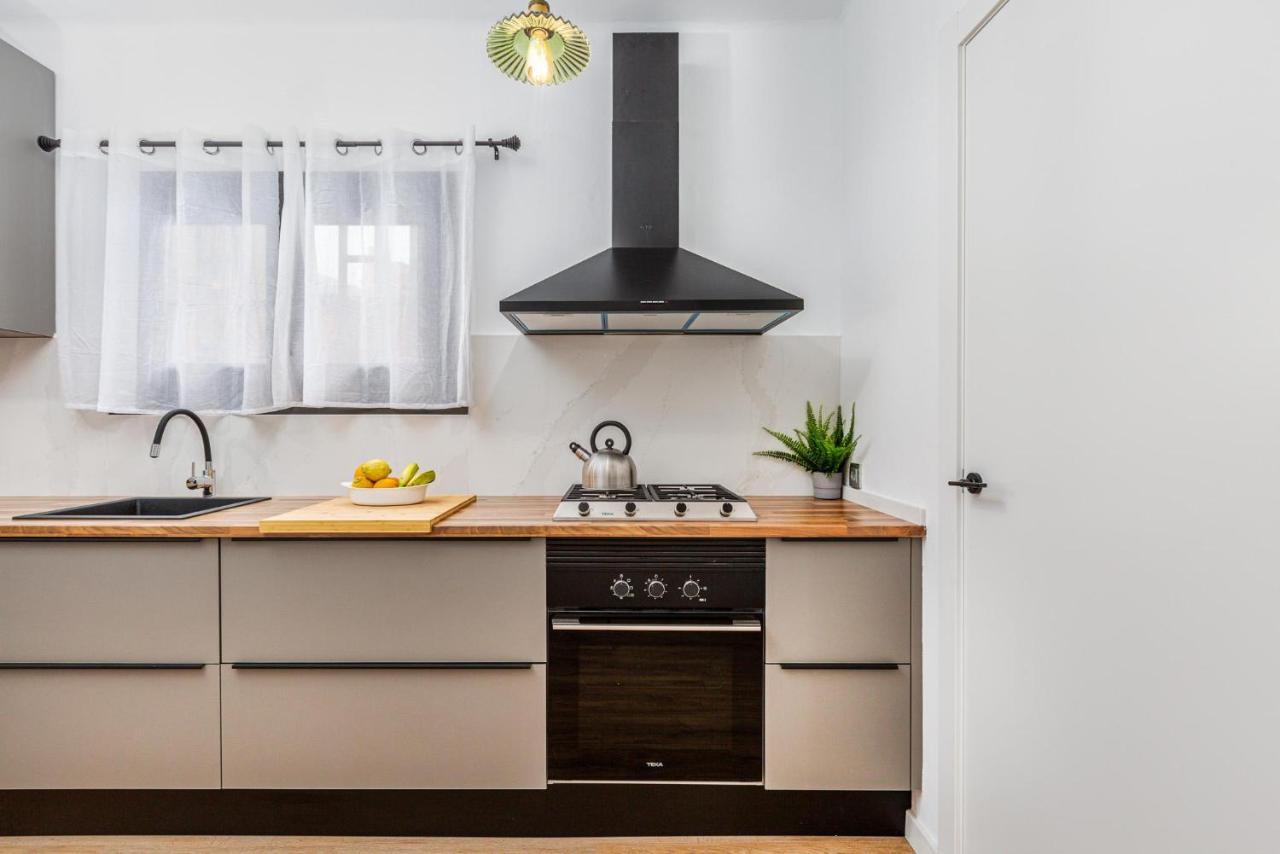 Simply Stunning - Hidden Gem, Heart Of Poble Sec Apartment Барселона Екстериор снимка