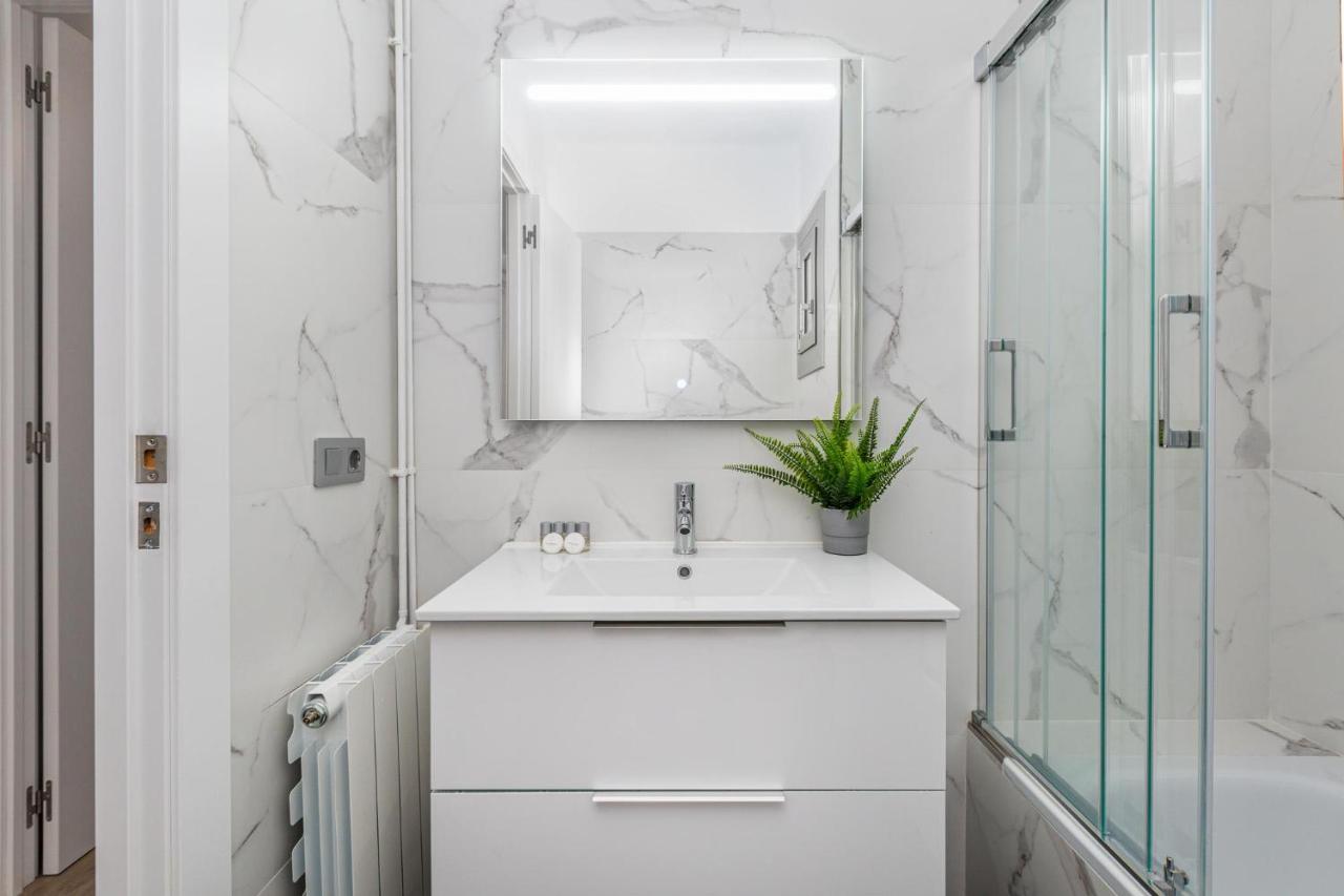 Simply Stunning - Hidden Gem, Heart Of Poble Sec Apartment Барселона Екстериор снимка